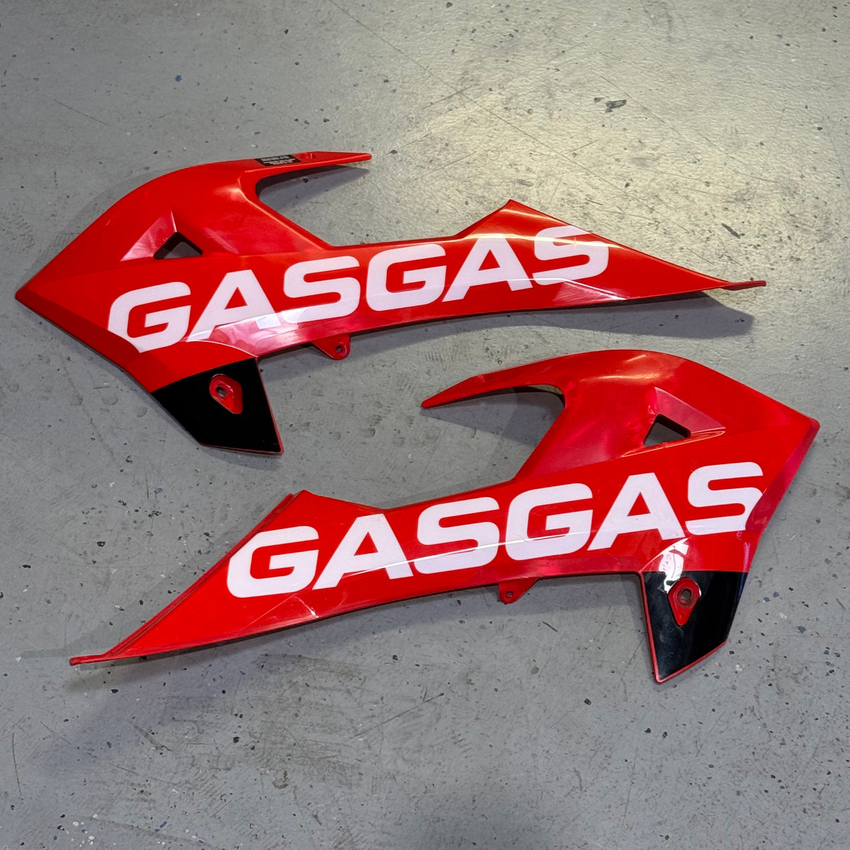 *Used* 2018 Radiator Shroud Set #1