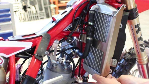 Radiator Braces - Rieju/GasGas