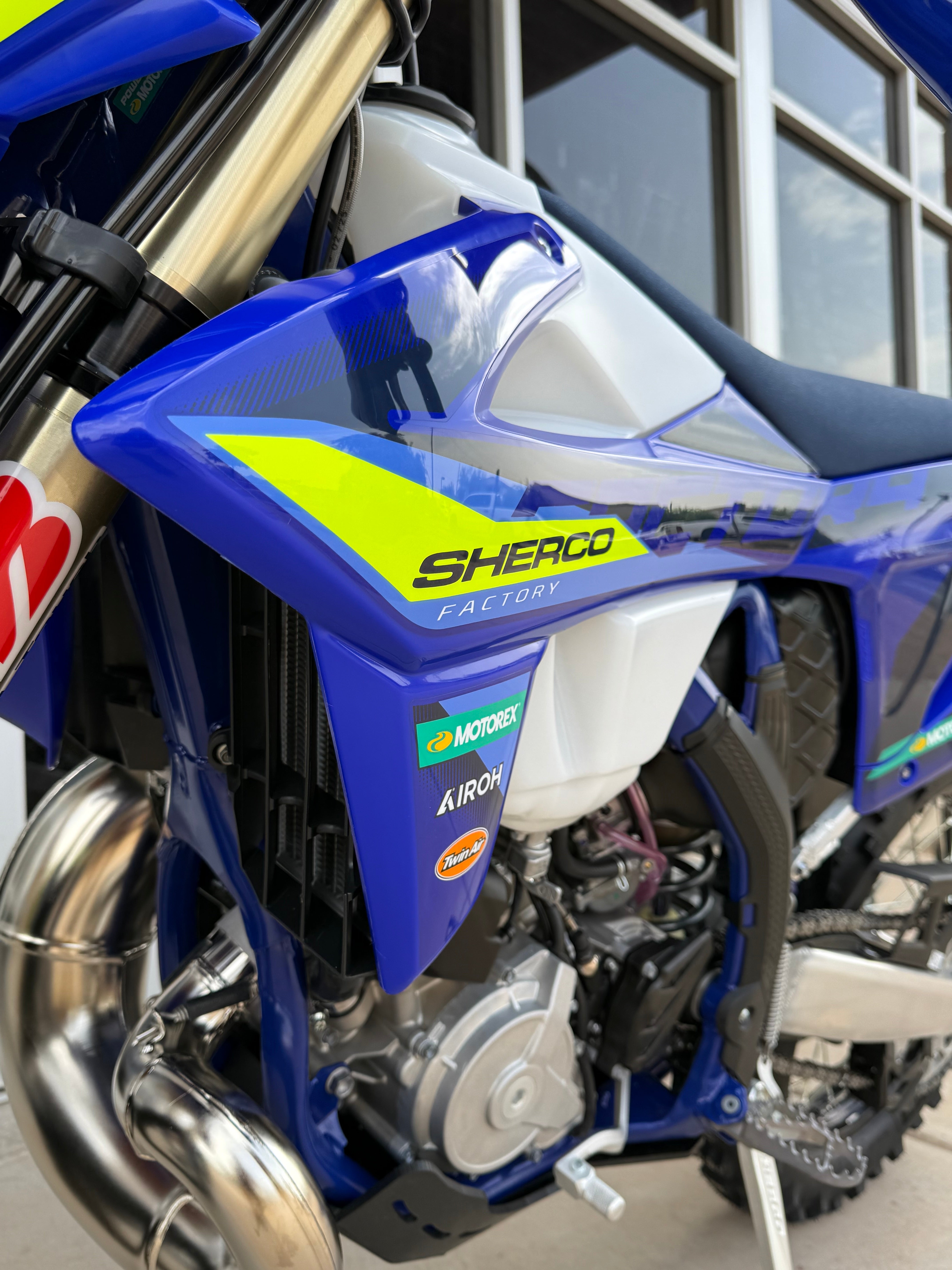 2027 300 SE Factory